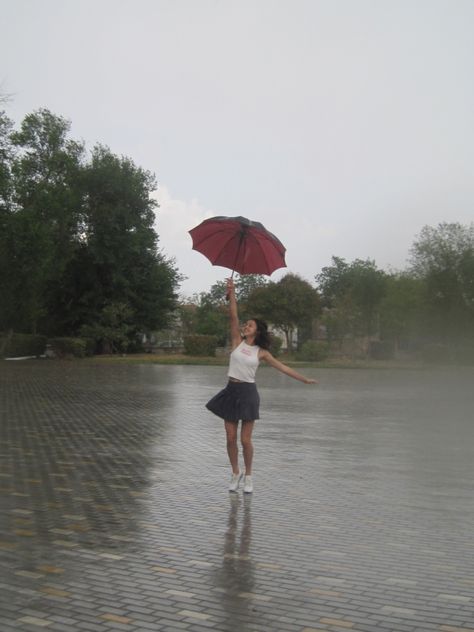 Umbrella Photoshoot, Rain Photoshoot, Nativity Scene Pictures, Scene Pictures, Gabrielle Aplin, Girl In Rain, Self Care Aesthetic, Umbrella Photo, Rain Photo