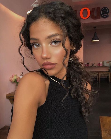 Dina Denoire (@dinadenoire) • Instagram photos and videos Dina Denoire, Watching A Movie, Curly Hair Inspiration, Curly Girl, Naturally Curly, Aesthetic Girl, Hair Goals, Blue Eyes, Hair Inspo