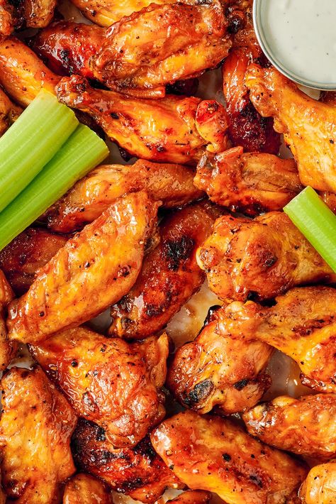 Bruschetta Recipe Balsamic, Super Bowl Wings, Potato Skin Bites, Super Bowl Drinks, Bbq Wings Recipe, Super Bowl Appetizers, Chicken Wing Marinade, Wings Recipe Buffalo, Garlic Chicken Wings