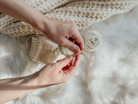 Unlock the Art of Norwegian Knitting! Learn the Norwegian Knit & Purl Stitch in this Tutorial — EXSHAW KNITS Knit Purl Stitches, Norwegian Knitting, Knit Purl, Knitting Tutorials, Learn How To Knit, Purl Stitch, How To Purl Knit, Bind Off, Knit In The Round