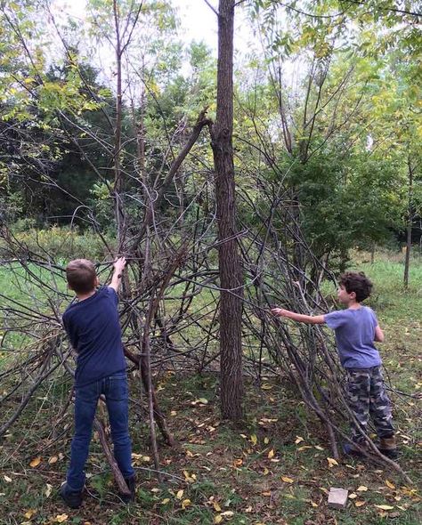 Bushcraft Birthday Party, Bear Grylls Birthday Party, Survival Birthday Party Ideas, Survival Birthday Party, Food Table Backdrop, Bush Party, Survival Activities, Wilderness Party, Woods Party