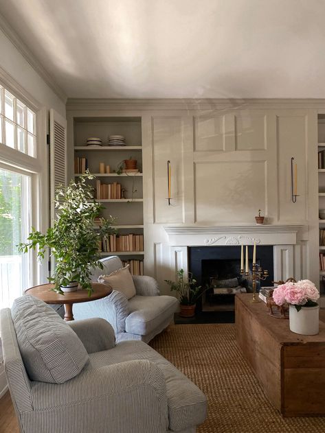 Step Inside a Charming Historic Queen Anne Home – Schoolhouse Sage Green Home Interior, East Coast Interior Design, No Rug Living Room, Traditional Cottage Living Room, Modern Traditional Apartment, Accent Chairs In Living Room, Southern Living Room, Anthropologie Living Room, Nantucket Decor