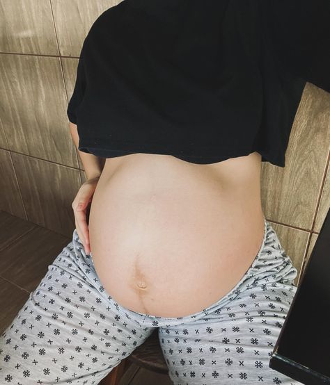 💜🤰🏻 Big Pregnant Belly, Pregnant Food, Birth Photoshoot, Small Baby Bump, Six Month Baby, Cute Pregnancy Photos, Big Pregnant, Positive Pregnancy Test, Pretty Pregnant