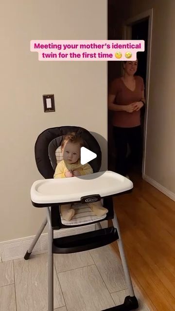 🎥 The Humorous Clip 🎬 on Instagram: "What’s going on here 🤔 😂 #twins #sisters #baby #comedy #laughs #jokes #family #double #identicaltwins #sister #humor #humour" Crazy Family Humor, Sister Humor, Baby Humour, Twins Sisters, Twin Humor, Crazy Sister, Identical Twins, Family Humor, What’s Going On