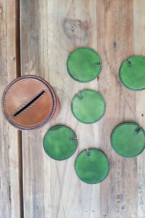 Coaster Set Ideas, Leather Coasters Diy, Cactus Coasters, Coaster Holders, Leather Coaster Set, Diy Leather Projects, Leather Coasters, Leather Mask, Diy Coasters