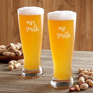 Wedding Favor Glasses, Personalized Beer Glasses, Personalized Beer Mugs, Beer Types, Personalization Mall, Beer Growler, Pilsner Beer, Wedding Wine Glasses, Personalised Glasses