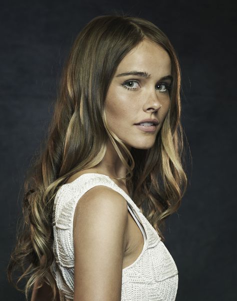 Isabel Lucas, Celebrity Photographers, Golden Hair, Dark Hair, Pretty Face, Pretty Woman, Brown Hair, Hair Inspiration, Pretty People