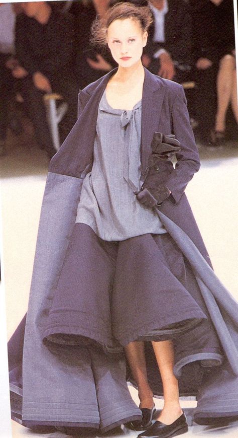 Yohji Yamamoto S1999 Japanese Couture, Layers Clothes, Pant Inspiration, Yoji Yamamoto, Japanese Fashion Designers, Fashion Japanese, Japan Design, Yohji Yamamoto, Japanese Fashion