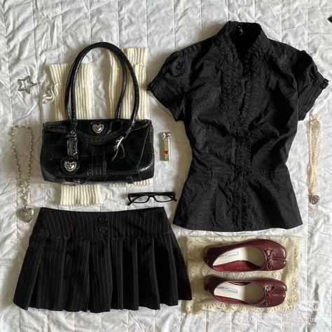 Academia Outfits, Dark Coquette, Aesthetic Outfit Ideas, Little Outfits, Fashion Inspiration Design, Feminine Outfit, Really Cute Outfits, Dream Clothes, Look Cool