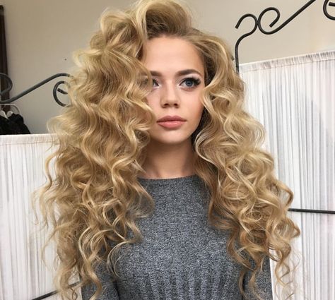 ❤ ℒℴvℯly Hairstyles For Long Hair Wavy, Curly Hair Prom, Long Hair Wavy, Wavy Bangs, Big Blonde Hair, Big Curly Hair, Curly Bangs, Prom Hairstyles For Long Hair, Pinterest Hair