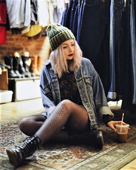 Style Edgy Soft Grunge, Grunge Winter Outfits, Stile Punk Rock, Cute Hipster Outfits, Grunge Outfits Winter, Look Grunge, Goth Outfit, Instagram Baddie, Denim Ideas