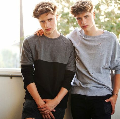 The Martinez Twins. They're perfect. Martinez Twins Emilio, Emi Martinez, Martinez Brothers, Emilio And Ivan Martinez, Martenez Twins, Ivan Martinez, Emilio Martinez, Team 10, Martinez Twins