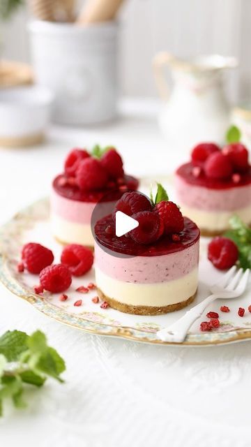 Raspberry Cheesecakes, Raspberry Topping, Agar Agar Powder, Vanilla Salt, Food Reels, Rubber Spatula, Melted White Chocolate, Mini Tortillas, Video Inspiration