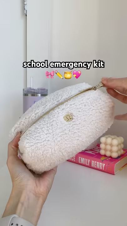 How to pack a school emergency kit✏️ #whatsinmybag #school #packwithme #beauty #packing #makeupbag Period Bag For School Emergency Kits, Emergency Kit For School 6th Grade, Locker Emergency Kit, 2025 Icon, School Bag Organization, Mini Emergency Kit, Tips For Middle School, Middle School Essentials, School Emergency Kit