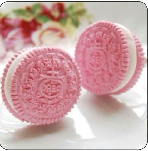 Pink Oreo Pink Oreos, Pink Cookies, Tout Rose, Pink Passion, French Pink, I Believe In Pink, Pink Foods, Pink Life, Pink Power