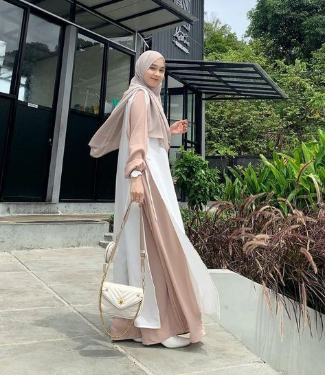 Ootd Muslim, Dress Muslim Modern, Model Gamis, Kebaya Muslim, Muslim Outfits Casual, Muslim Fashion Hijab Outfits, Muslim Women Fashion, Mode Abaya, Muslim Fashion Hijab