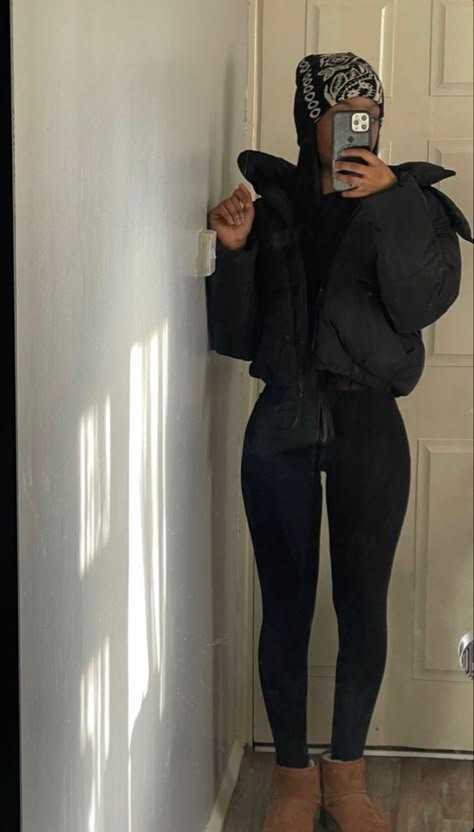 Cold Fits Black Women, Pretty Fall Outfits For Black Women, All Black Outfit Cute, Autumn Fits Black Women, Basic Fall Outfits Black Women, Cute Winter Fits Black Women, Leggings Outfit Winter Black Women, Black Unitard Outfit Winter, Beanies On Black Women