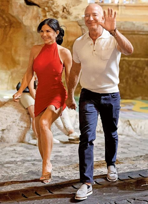 Jeff Bezos and Lauren Sánchez pucker up on a romantic trip to Rome — HELLO! Jeff Bezos And Lauren Sanchez, Lauren Sanchez, Trip To Rome, Streetwear Fits, Jeff Bezos, Rome Travel, Romantic Travel, Summer Of Love, A Romantic