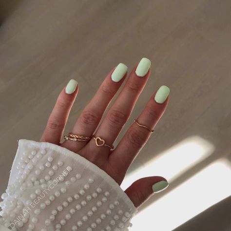 Pastel green nails Mint Pastel Nails, Light Bright Green Nails, Pastel Green Gel Nails, Light Green Manicure, Pistachio Nail Color, Light Mint Green Nails, Light Green Summer Nails, Pastel Green Nails Design, Baby Green Nails