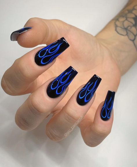 Blue Stiletto Nails, Flame Nail Art, Black Acrylic Nails, Punk Nails, Diy Acrylic Nails, Blue Acrylic Nails, Swarovski Nails, Goth Nails, Simple Acrylic Nails