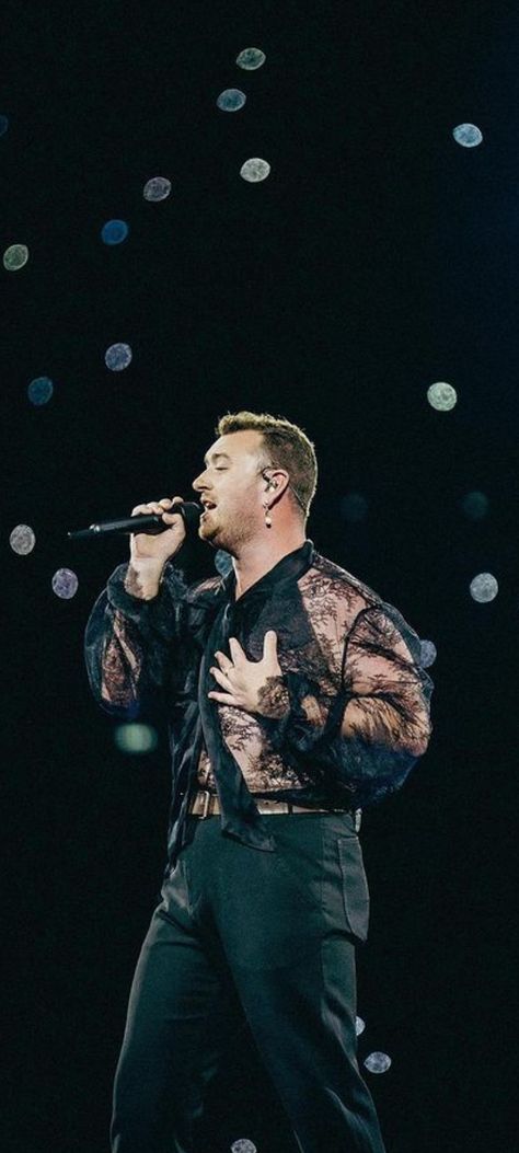 Ranboo Fashion, Sam Smith Outfit, Sam Smith Aesthetic, Sam Smith Concert, San Smith, Post Mastectomy Fashion, Spanish Singers, Secret Closet, Wembley Stadium