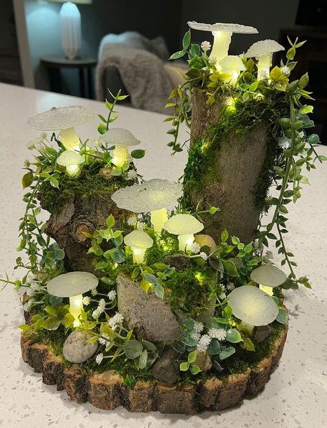 Enchanted Forest Centrepiece, Magic Forest Decoration Diy, Diy Tree Prop, Enchanted Forest Seating Chart, Enchanted Forest Flower Arrangement, Fairy Wedding Centerpieces, Enchanted Garden Centerpieces, Lord Of The Rings Forest, Enchanted Forest Table Decor