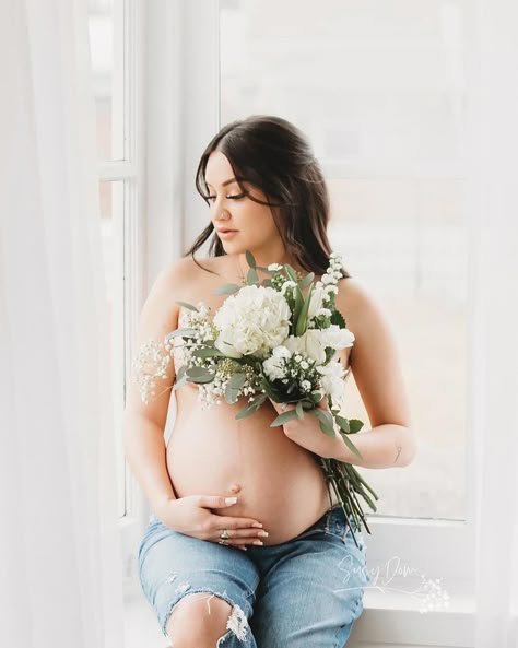 Maternity Photo Shoot Ideas Bodysuit, Jean And Flowers Maternity Shoot, Maternity Pictures Flowers Jeans, Indoor Diy Maternity Photoshoot, Diy Floral Maternity Shoot, Maternity Photo Diy, Neutral Maternity Pictures Studio, Maternity Photography Ideas Flowers, Floral Maternity Shoot Outdoor