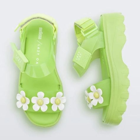 Dr Shoes, Flower Sandals, Funky Shoes, Melissa Shoes, Lazy Oaf, Older Fashion, Jelly Shoes, Swag Shoes, Sense Of Humor