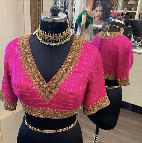 Sabhya Sachi Blouse Designs, V Shape Blouse, Neck Shapes, Blouse Guru, Black Blouses, Sleeveless Blouse Designs, Latest Blouse Designs, Salwar Neck Designs, Cotton Blouse Design