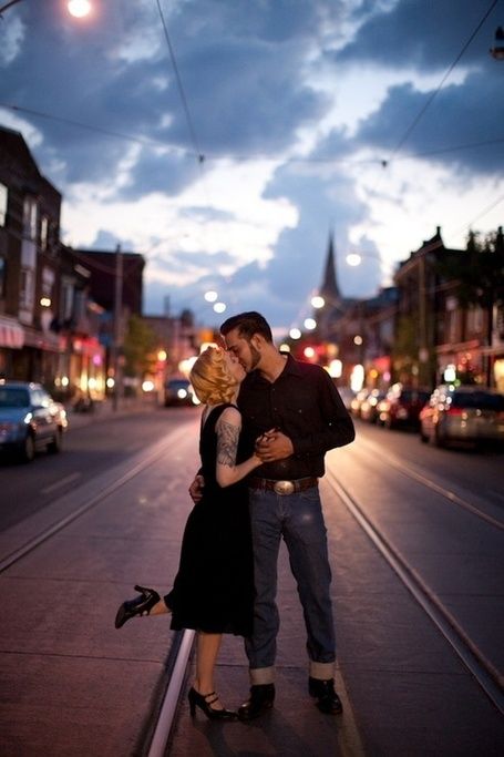 1950's styled engagement shoot | Rockabilly | Scoop.it 50s Rockabilly Fashion, Rockabilly Couple, Retro Weddings, Vintage Old Hollywood, Rockabilly Baby, Vintage Style Tattoos, Styled Engagement Shoot, Tattoo Vintage, 50s Rockabilly