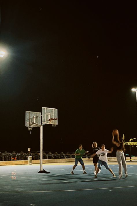 Basketball Friends, Group Of Friends Aesthetic, Foto Best Friend, Teen Life, Summer Bucket Lists, Summer Feeling, Perfect Life, Summer Dream, Teenage Dream