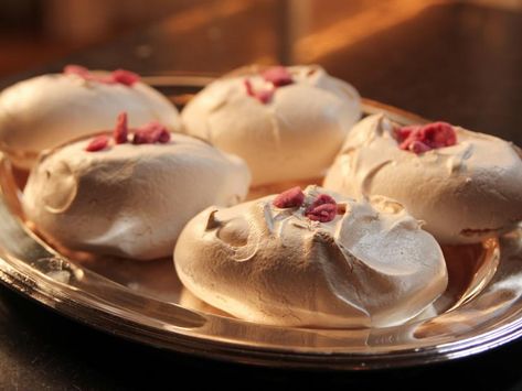 Meringue Clouds Recipe | Ina Garten |   She heats her granulated sugar in the oven before making the meringue. Meringue Clouds, Pavlova Recipes, Celebration Recipes, Barefoot Contessa Recipes, Cookie Board, Ina Garten Recipes, December Christmas, Food Network Canada, Barefoot Contessa