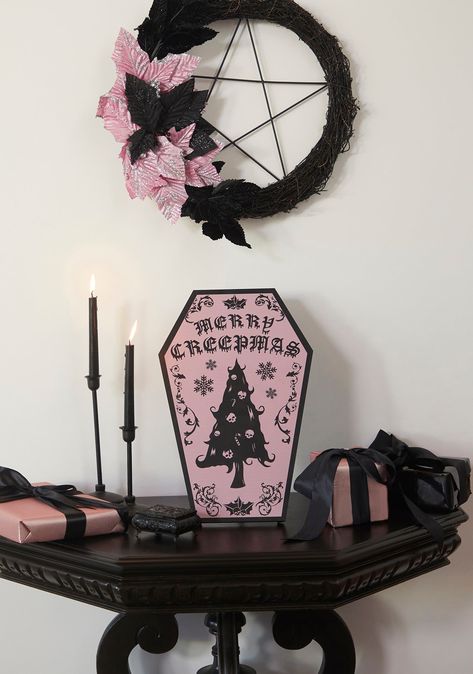 cuz celebrate it your way. This sign has a coffin shape, “Merry Creepmas” sign on the top with skull and holiday signs, and a backing board. Pastel Goth Apartment, Gothic Christmas Decor Ideas, Christmas Skull Art, Black And Pink Christmas Decor, Pink Goth Decor, Gothic Christmas Decor, Pink And Black Christmas Decor, Goth Diy Crafts, Goth Christmas Decorations