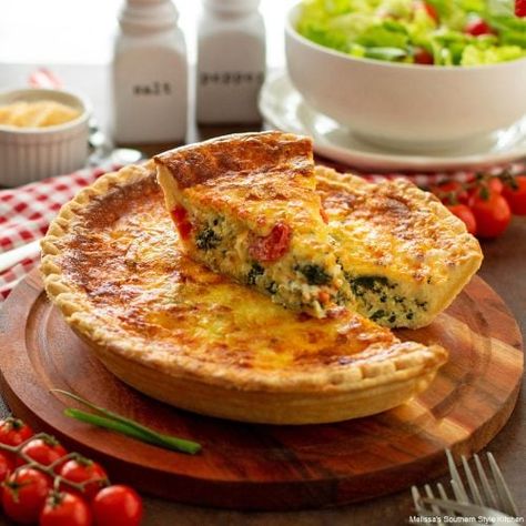 Ricotta Spinach Quiche - melissassouthernstylekitchen.com Spinach Quiche Recipes, Ricotta Spinach, Homemade Ricotta, Quiche Recipes Easy, Ricotta Recipes, Spinach Quiche, Breakfast And Brunch, Quiche Recipe, Brunch Dishes