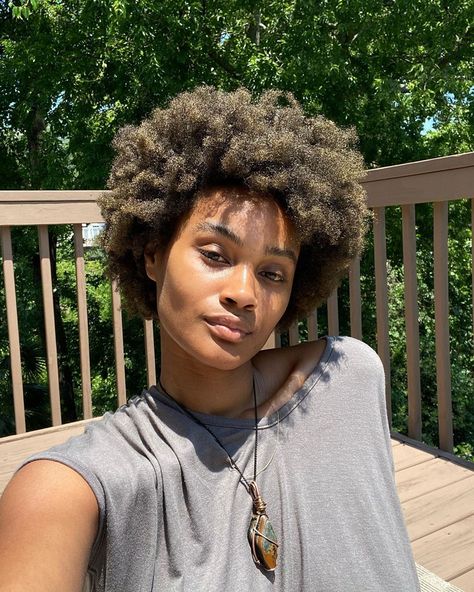 Jade Nikaylah Williams on Instagram: “Don’t try, just be.” Brown Afro, Fro Yo, Big Chop, Coils, Hair Inspo, Natural Hair, Eye Candy, Dark Brown, Jade