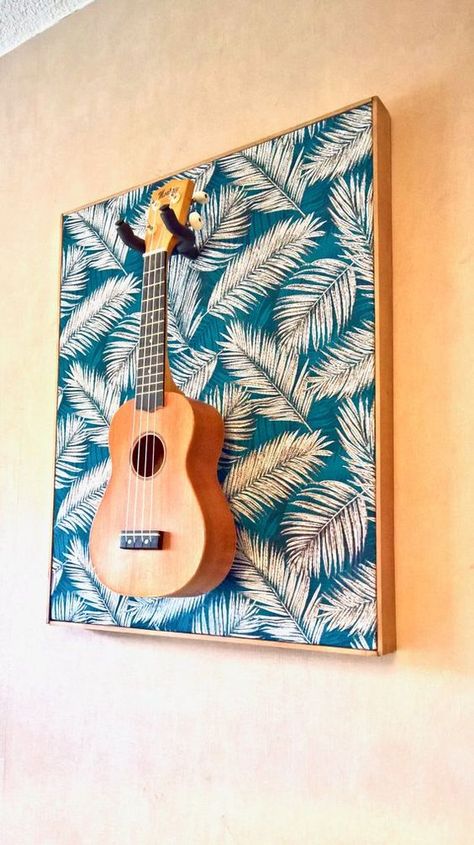 Ukulele Diy, Ukulele Stand, Estilo Kitsch, Ukulele Design, Ukulele Art, Ukulele Strings, Ukulele Case, Guitar Wall Hanger, Guitar Display