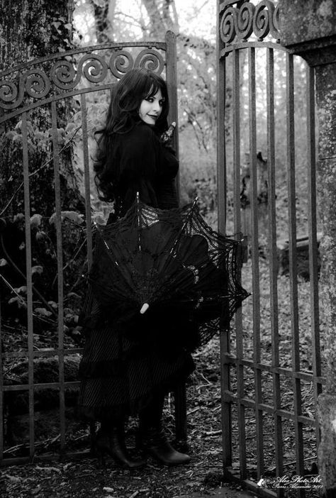 Gothic Victorian Photoshoot, Goth Cemetery Photoshoot, Gothic Senior Photos, Victorian Photoshoot Ideas, Goth Senior Photos, Cemetery Photoshoot Ideas, Goth Photoshoot Ideas, Gothic Photoshoot Ideas, Cemetery Shoot