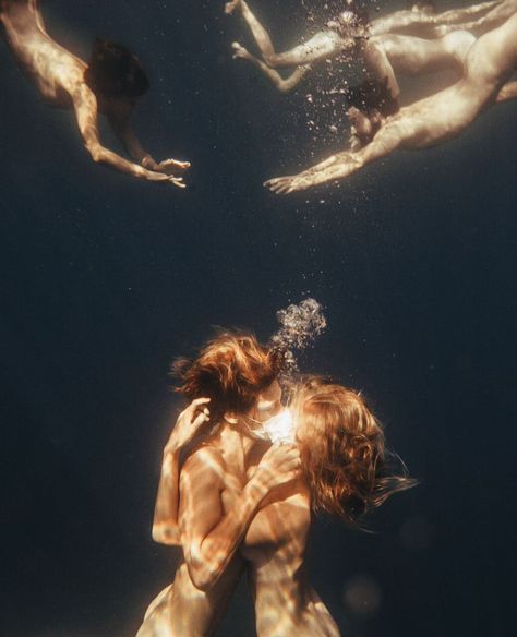 Creative Photo Ideas, Water Nymph, Siren Mermaid, Water Nymphs, Dreamy Photography, Mermaid Aesthetic, Ethereal Art, Underwater Photography, Pose Reference Photo