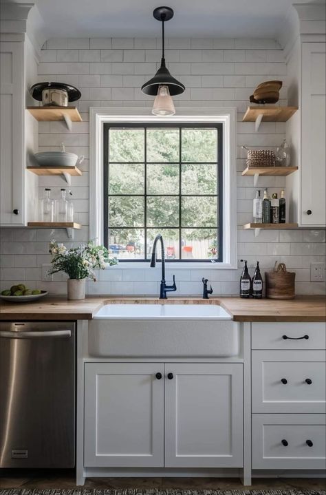 Small Cozy Kitchen Ideas, Farmhouse Tiny Kitchen, Small Rustic Kitchen Ideas, Farmhouse Small Kitchen Ideas, Small Farmhouse Kitchen, Kitchen Design White, Kitchen Makeovers, Small Kitchen Layouts, Kitchen Pendant