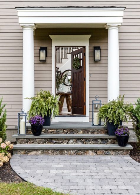 16 Inviting Transitional Entrance Designs You Need To See Veranda Design, Front Door Steps, Front Porch Steps, Front Stairs, Apartment Entrance, Exterior Stairs, Front Porch Design, Farmhouse Front Porches, Porch Steps