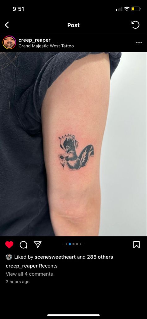 #tattoos #fashion #flowers #skunk Skunk Tattoo, Lady Bug Tattoo, Smelling Flowers, Fashion Flowers, Art Tattoos, Piercing Tattoo, Tattoo You, Simple Tattoos, Body Art Tattoos