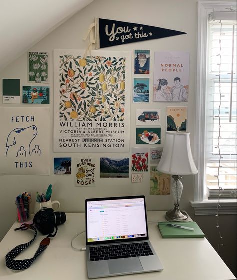 Desk with colorful posters on the wall above it Dorm Room Poster Wall, College Gallery Wall, Posters For Study Table, Cottagecore Dorm Room Ideas, Headroom Ideas, Picture Wall Dorm, College Dorm Wall Art, College Bedding Ideas, Purple College Dorm