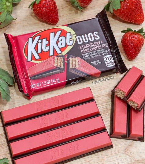 Kit Kat Flavors, Hot Chocolate Treats, Eating Food Funny, Apple Watch Bands Fashion, Red Valentine, Healthy Drinks Smoothies, Cute Snacks, Chocolate Brands, Weird Food