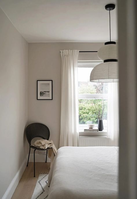 Minimalist Japandi Bedroom, Bedroom In Beige, Minimalist Japandi, Japandi Bedroom, Paper Pendant, White Wall Bedroom, White Linen Curtains, Guest Bedroom Makeover, Japandi Interiors