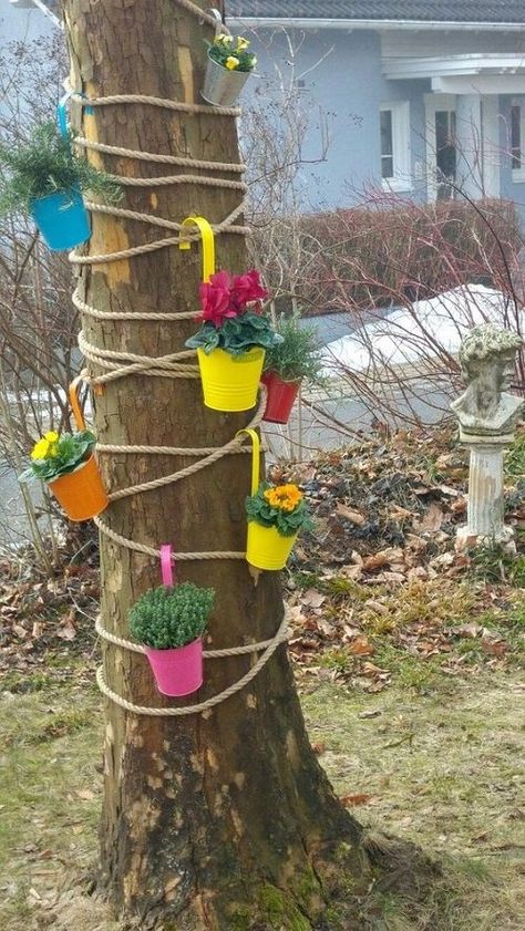 When 40 Cheap Flea Market Things Become Garden Decor Decor Diy Ideas, نباتات منزلية, Sensory Garden, Garden Decor Diy, Garden Decor Projects, Most Beautiful Gardens, Garden Deco, School Garden, Garden Art Projects