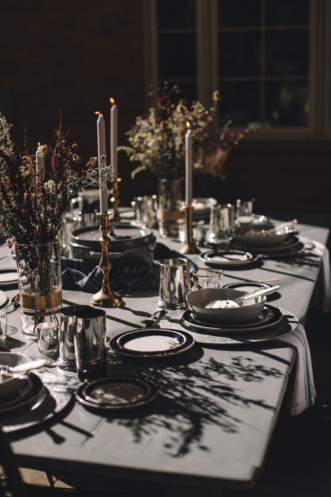 Orange Wedding Decorations, Dark Wedding Theme, Black Wedding Decorations, Grey Photography, Napkin Folds, Tafel Decor, Boda Mexicana, Chic Table, Dark Wedding