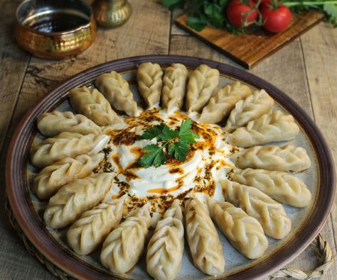 Patatesli Hingel Mantısı (Turkish Potato Dumplings) - Sibel's Recipe - Vegan Food & Lifestyle Blog Potato Dumpling, Spicy Potatoes, Chilli Oil, Potato Dumplings, Food Lifestyle, Vegan Food, Dumplings, Lifestyle Blog, Comfort Food