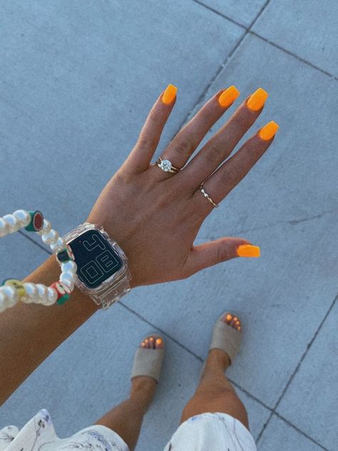 Nails Summer 2023 Square, Short Summer Acrylic Nails Orange, Simple Summer Nails Short Square, Short Bright Orange Nails, Bright Orange Square Nails, Bright Orange Nails Almond, Cute Simple Summer Nails Square, Every Other Nail Different Color, Bright Vacay Nails