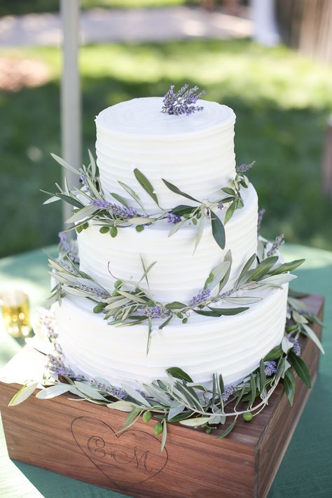 Lavender and Olive Leaf Wedding Cake Lavender Wedding Cake, Lavender Cake, Olive Wedding, Deco Champetre, Vegan Wedding, Fall Wedding Cakes, Rustic Cake, Lovely Lavender, Wedding Cake Inspiration