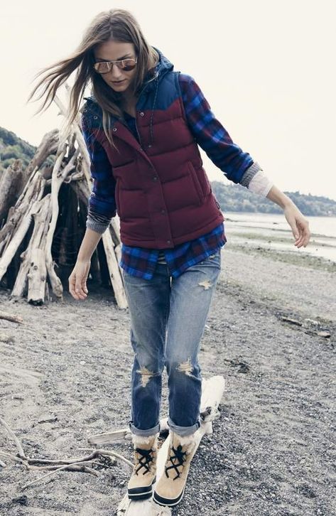 Galactik Football, Cold Sweater, Patagonia Style, Canvas Vest, Patagonia Vest, Vests For Women, Camping Outfits, Outdoor Fashion, Duck Boots